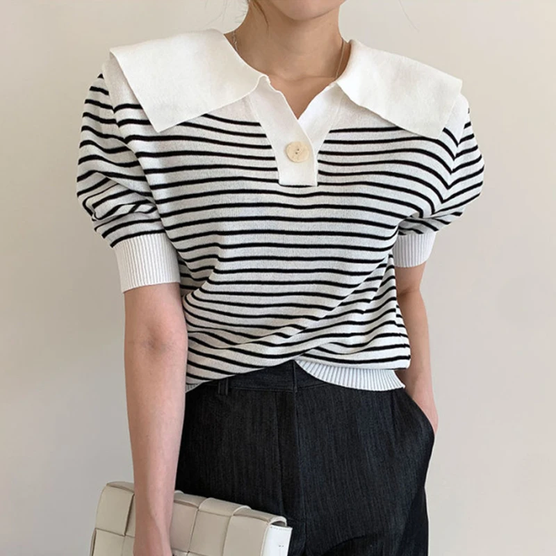 

Chic Anti-Aging One-Button Loose Bubble Sve Knitwear Top for Women Bla White Stripes Design Casual Commute Sle Summer