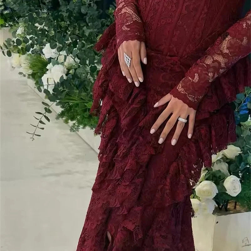 부르고뉴 레이스 인어 이브닝 드레스와 계층화 된 프릴 스윗하트 넥 라인 댄스 파티 드레스 긴 쉬어 레이스 슬리브 칵테일 드레스