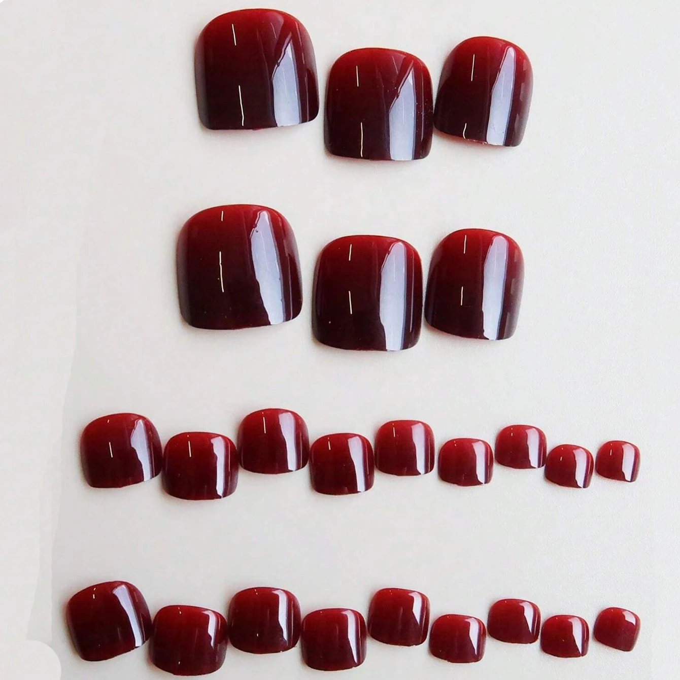 24 قطعة بلون مربع أظافر وهمية ماتي ضغط أظافر قصيرة أكريليك أظافر وهمية اصطناعية شاملة أظافر النبيذ الأحمر