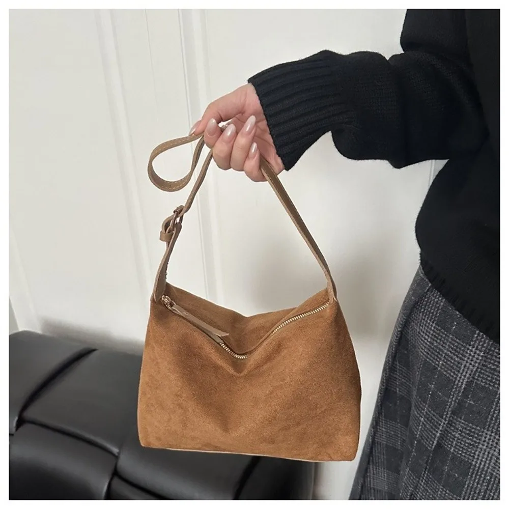 

Retro Bag for Women's 2026 New Textured Frosted Shoulder Bag with Large Capacity Crossbody Commuting Tote Bag