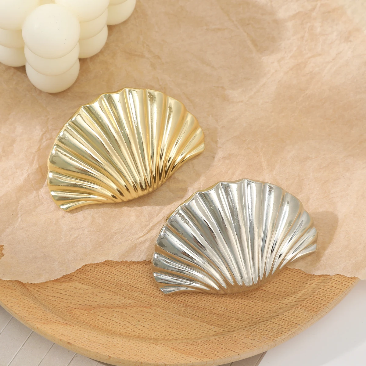 

AWAYTR Electroplated Scallop Ponytail Large Hair Claw Crab Hair Accessories for Women Alloy Hair Clips Hairpins Girl Barrettes