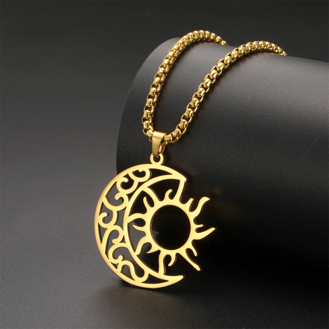 EUEAVAN Hollow Sun and Moon Pendant Necklace Stainless Steel Gold Silver Color Crescent Choker Vintage Jewelry Party Gift