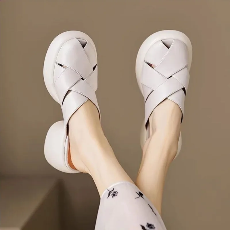 Buty dla kobiet Mules Slides Kawaii Woman Slippers Cute Sandals Height Outside Easy Wears Top Designs Waterproof Vip Casual Eva