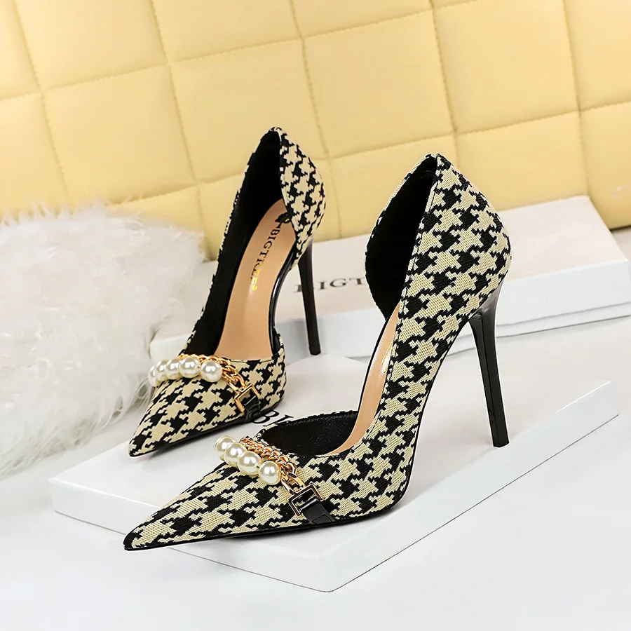 

2024 Spring Autumn Women Pumps Pearl Metal Chain High-heels Checked Grain Stilettos Luxury Banquet Simplicity Pointed 8829-1