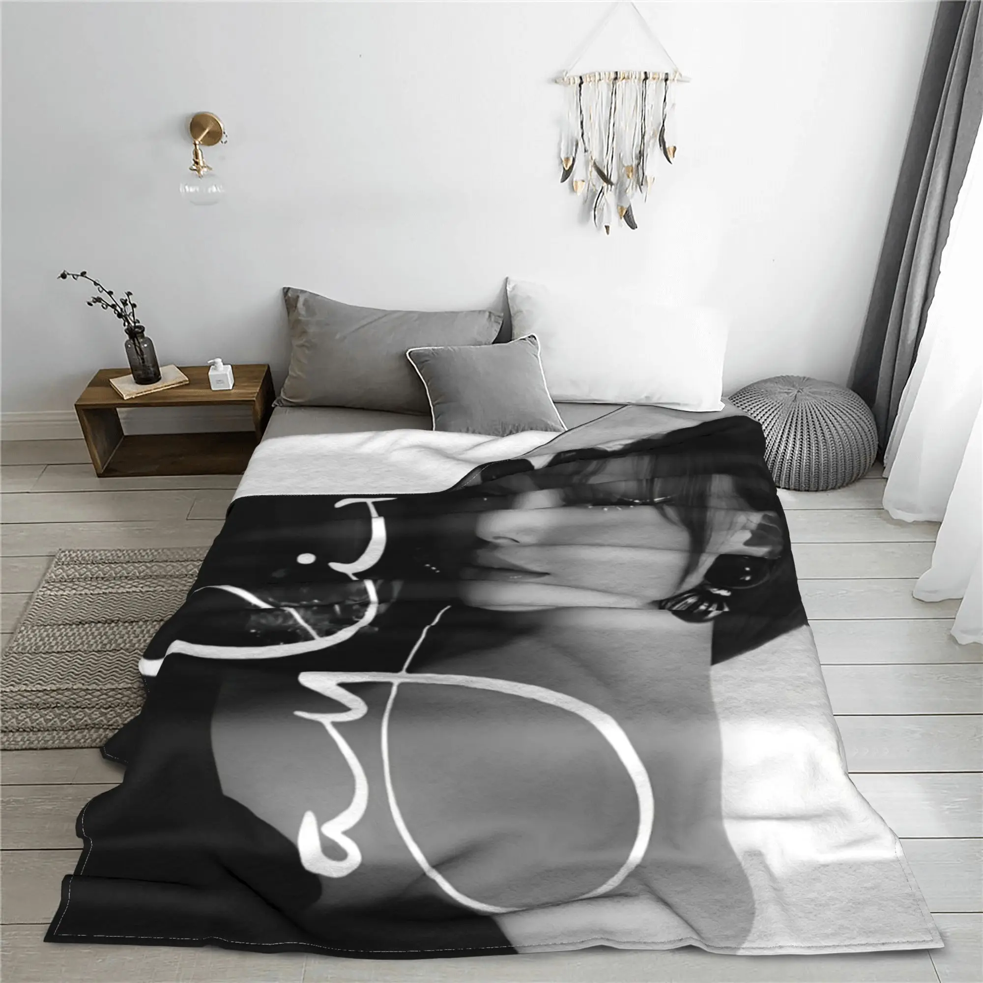 Ayliva Cool Singer Pop Music Velvet Throw Blankets Tour In Liebe Blankets for Bed Bedspreads Ultra-Soft Rug Piece Portable