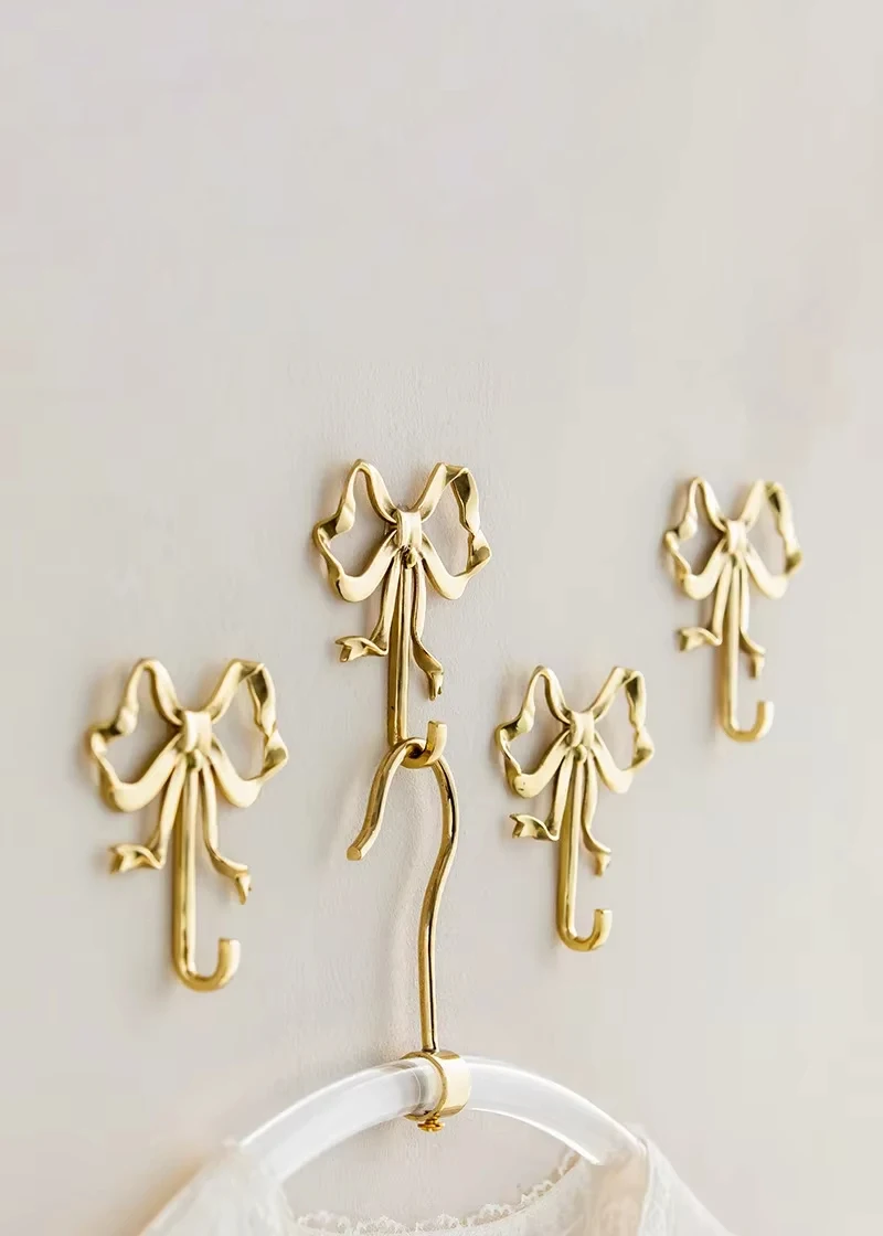 Goldener Wandhaken mit Schleife, goldene Schleifenknotenhaken, Messing-Schleifenwandhaken, Türhänger, Handtuchhaken, Kleiderhaken aus Messing, dekorativer Haken