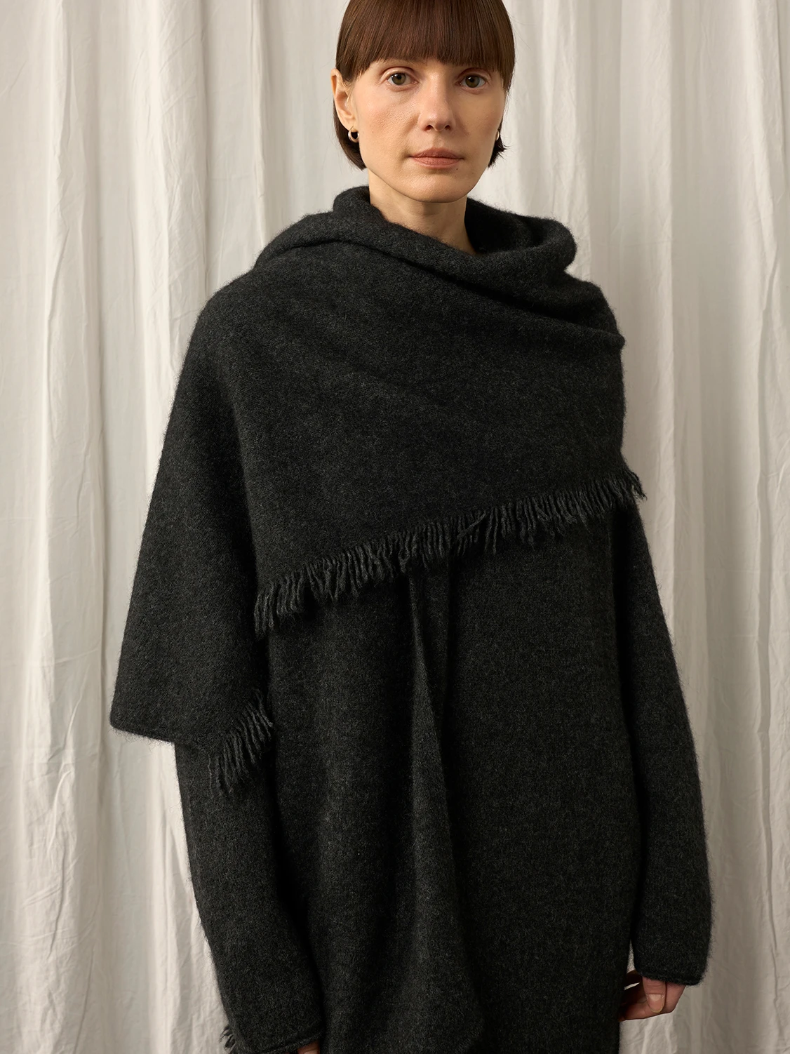 大きなオーバーサイズタッセルトリム付き中空デザインレディースショールスカーフ、ファッショナブルなレトロ多機能暖かい冬用アウターアクセサリー