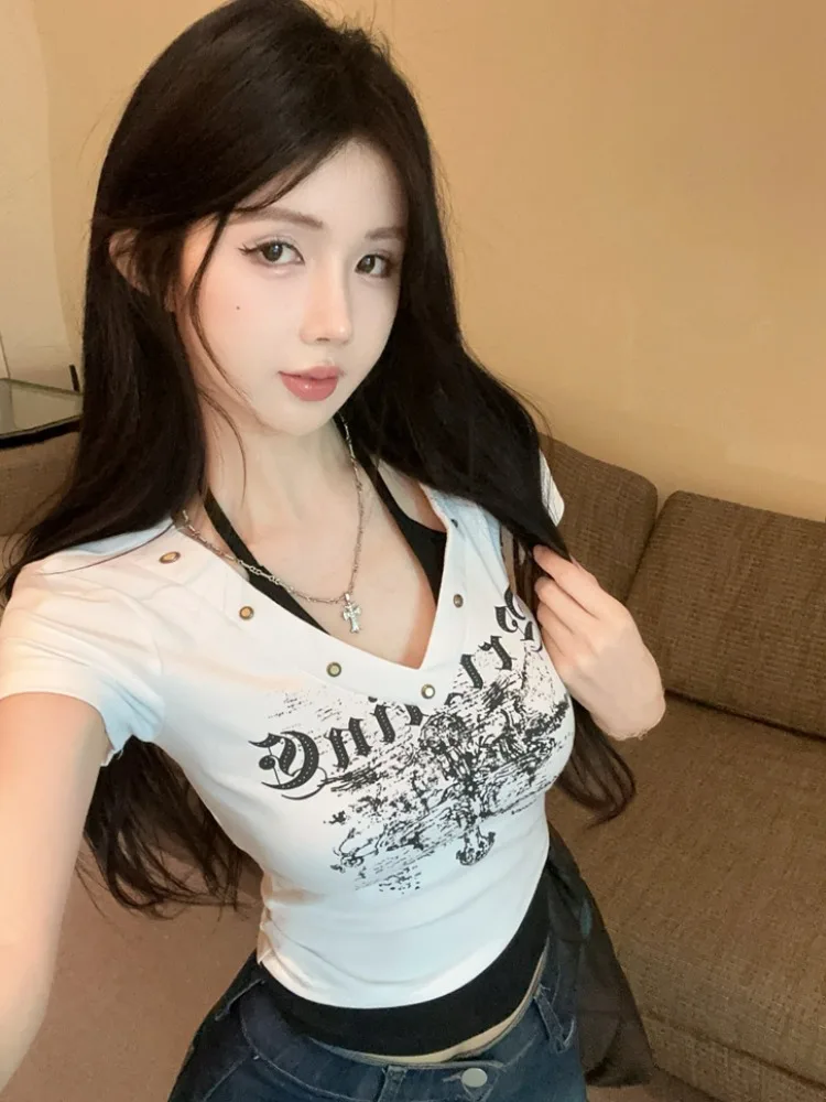 

Summer American Sweet And Spicy Girl Slim Fit V-Neck T-Shirt Short Sleeve Women's Fashion Letter Print Fake Two-Piece Top