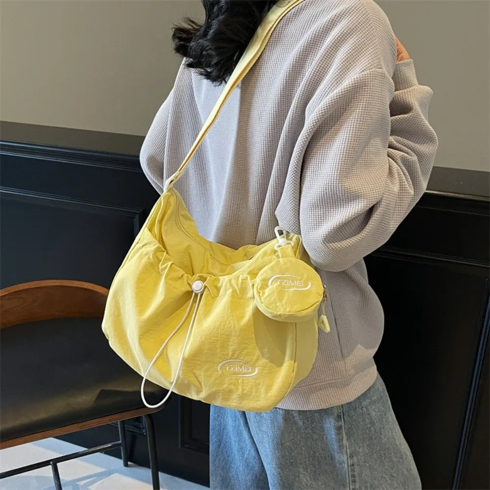 

Fashion Casual Drawstring Shoulder Bag Large Capacity Zipper Pleated Crossbody Bag Leightweight Solid Color Commuting Bag Travel