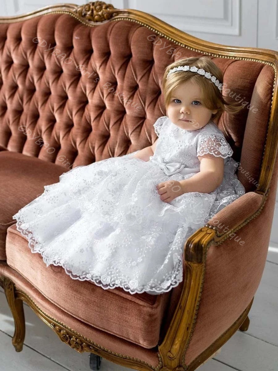 فستان التعميد من الدانتيل المتدرج للأطفال الصغار بأكمام قصيرة وشاحات على شكل فيونكة فستان التواصل المعمودي 0-6T للأطفال مخصص على شكل زهرة للفتيات فستان الحفلات