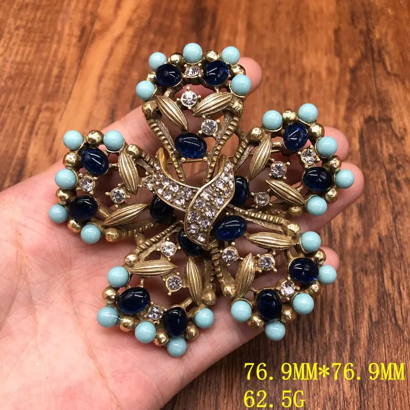 broche-retro-en-or-vieilli-creuse-incrustee-de-perles-et-de-turquoise-simple-elegante-et-polyvalente