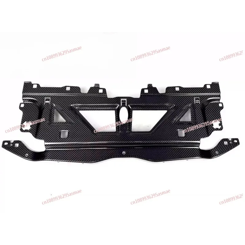 

Декоративная защитная накладка на радиатор из сухого карбона для BMW M2 G87, M3 G80, M4 G82, G83