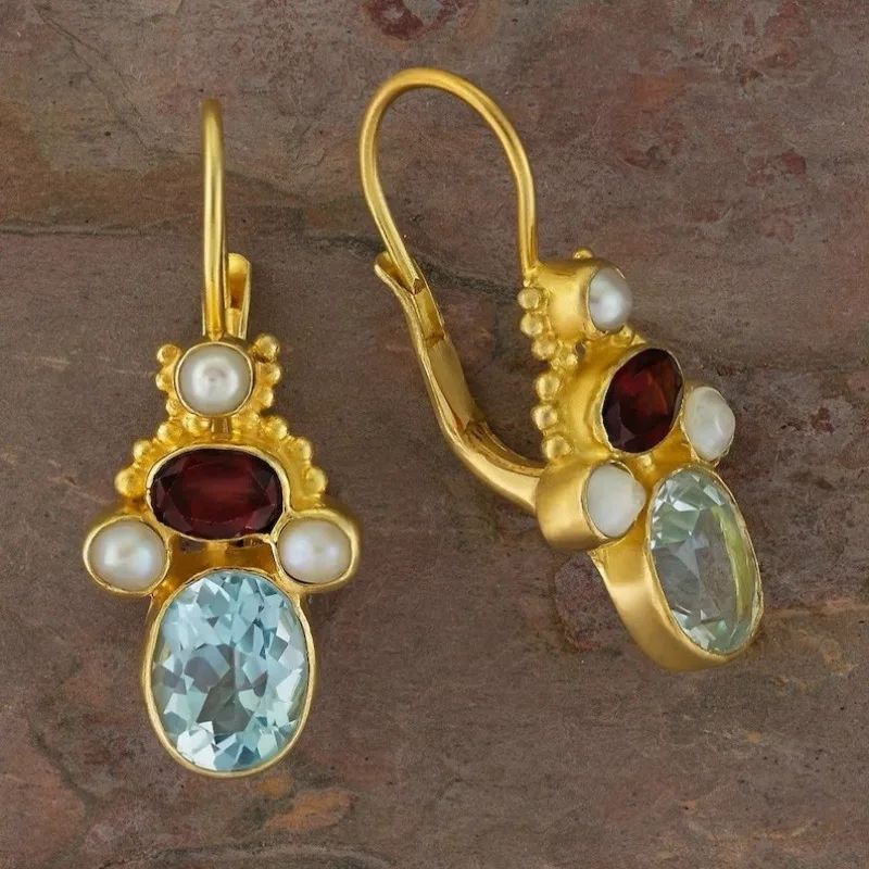 Vintage Court Style Inlaid Synthetic Zirconia Golden Pendant