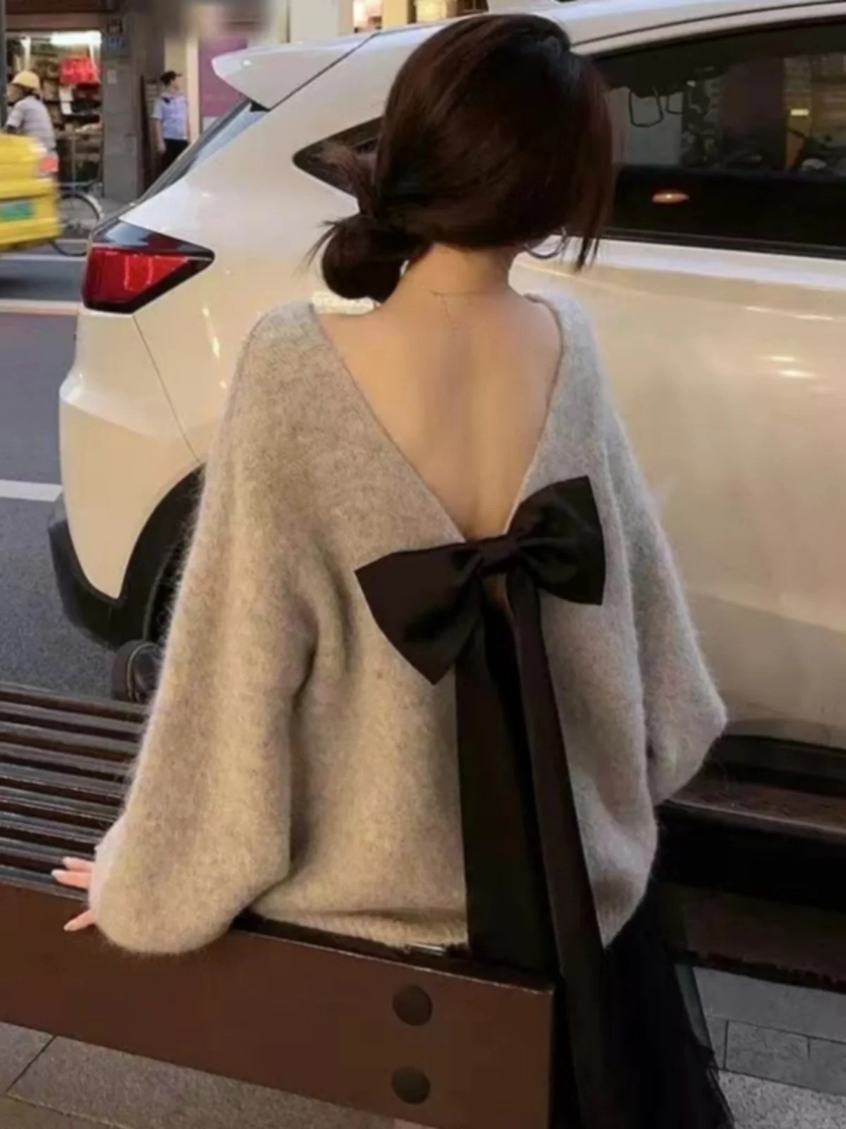 セクシーなバルロングスリーブニットセーター、レディースルーズレイジーオーバーヘッドデザイン、官能的な結び目、春と秋のトップス