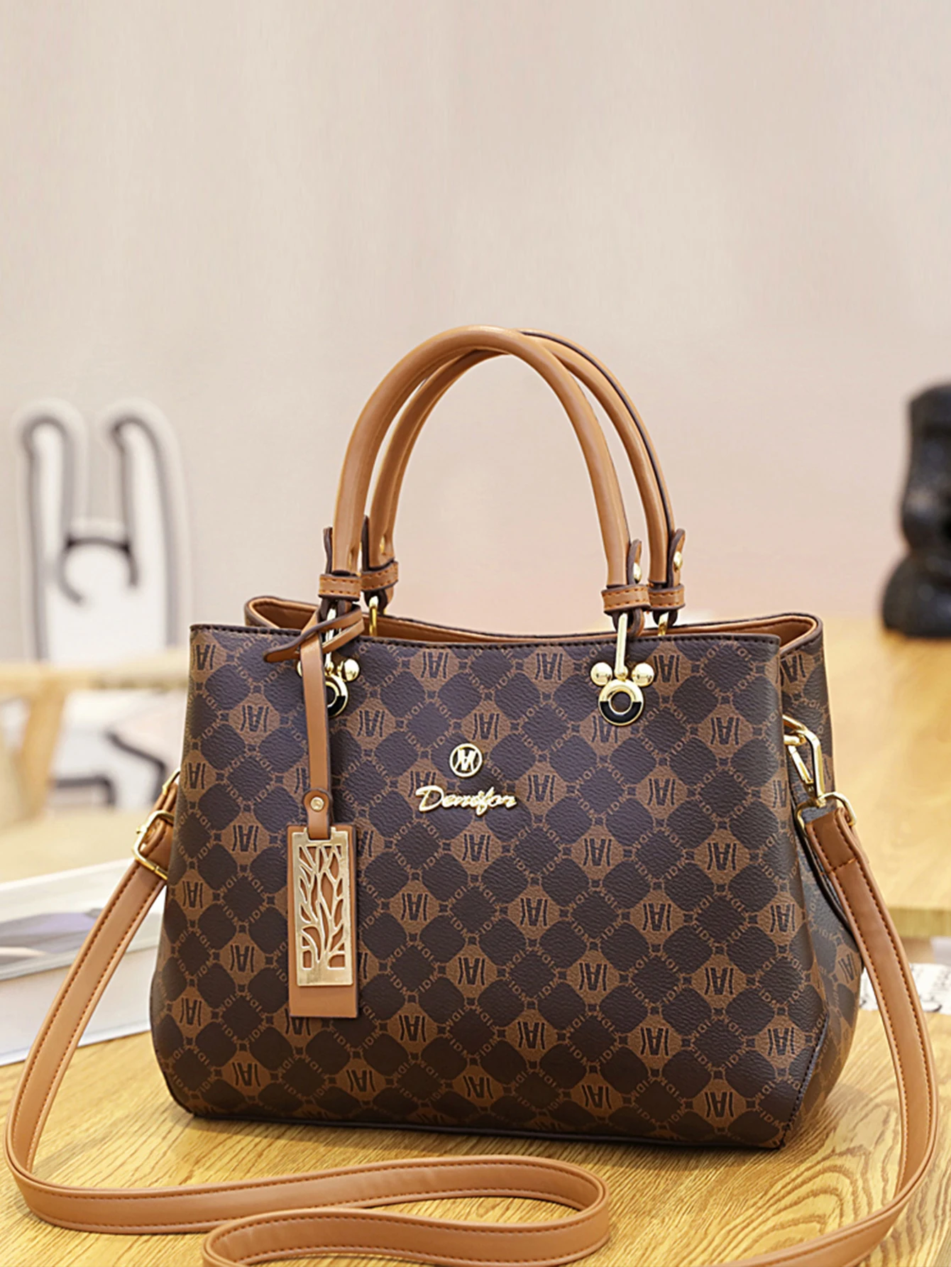 

Vintage fashion letter-printed women's handbag, elegant style pendant pieces decorated single shoulder crossbody bag