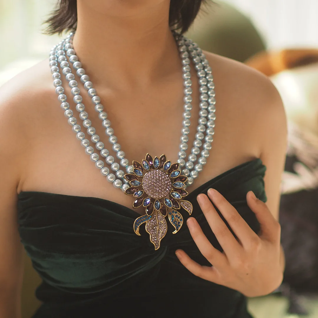 

2025 High-End Artisan Sunflower Necklace - Gemstone & Faux Crystal Beaded, Vintage-Inspired with Qingdao Craftsmanship