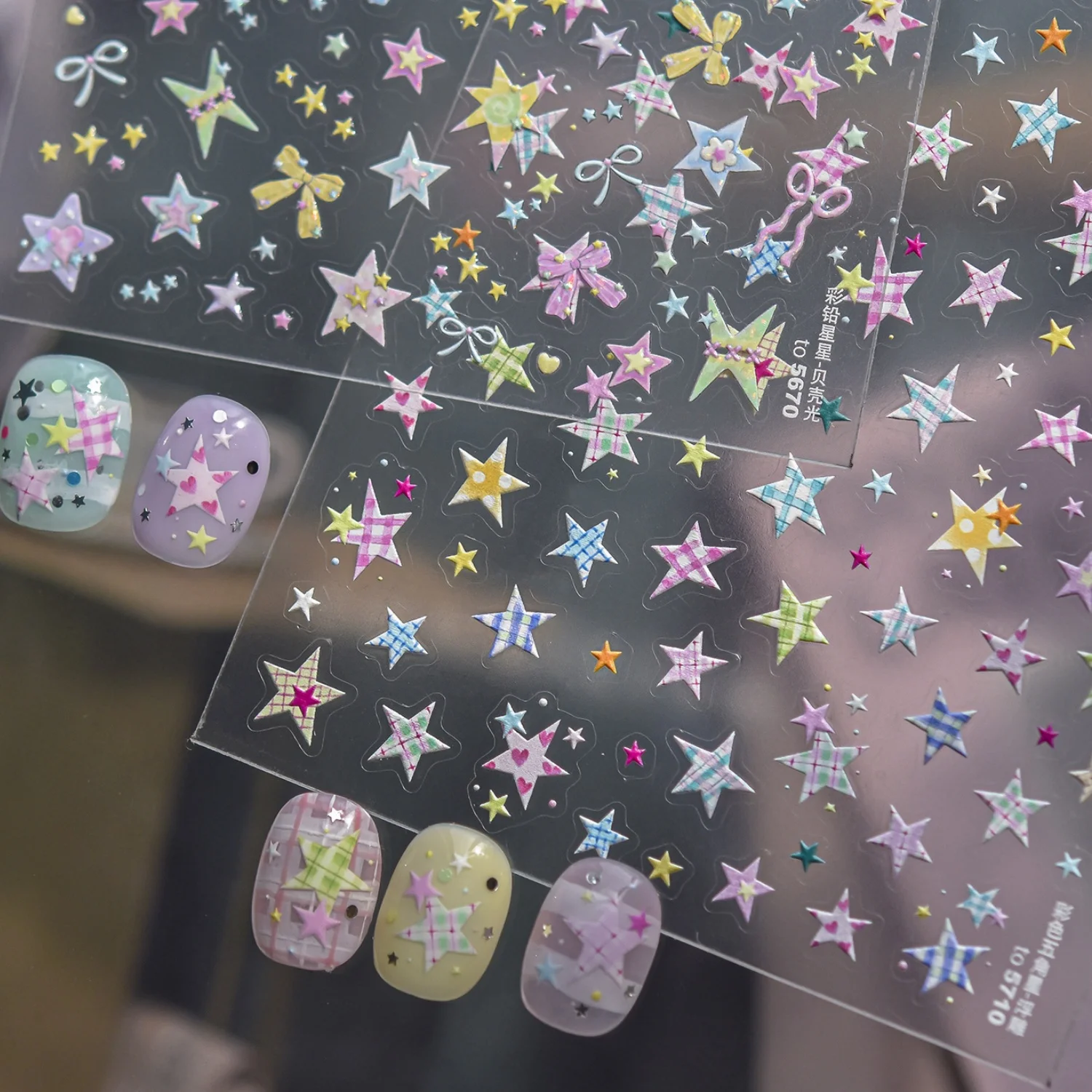 Plaid Star Vintage Academic Style Fünfzackiger Stern Kleines Herz 5D Nail Art Aufkleber Geprägte Nagelaufkleber Maniküre für Frauen