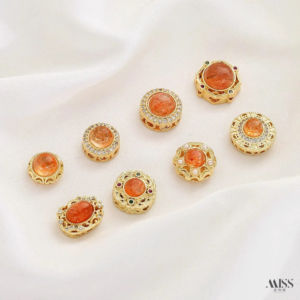 contas-espacadoras-vazadas-com-entalhes-elaborados-banhadas-a-ouro-real-sobre-cobre-incrustadas-com-pedra-do-sol-dourada-natural-acessorios-para-joias-e-pulseiras-diy