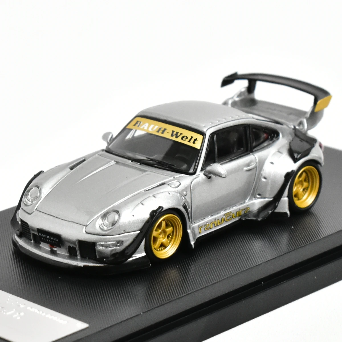 

Модель автомобиля из литого под давлением STREET WARRIOR SW 1:64 RWB 993