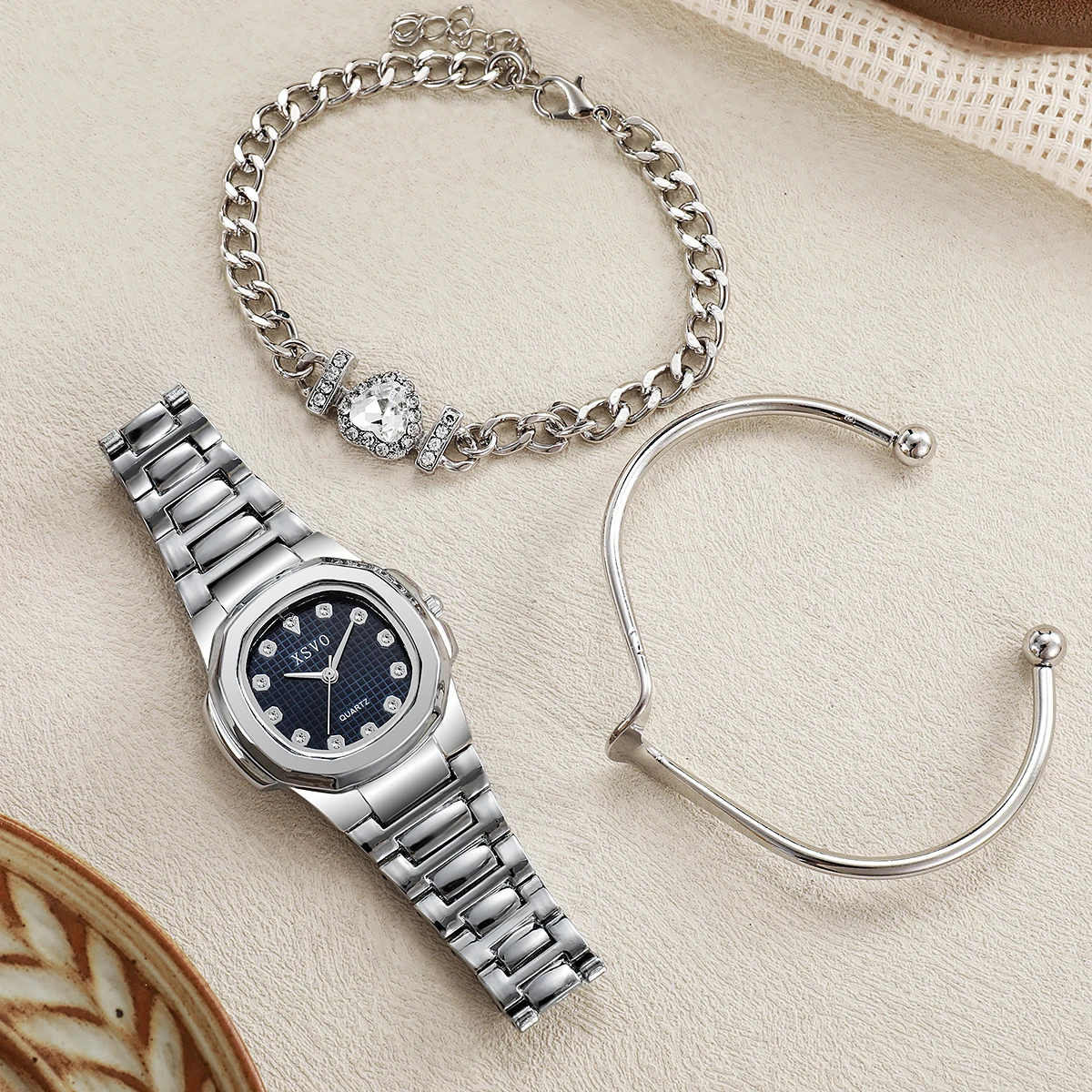 Brak pudełka prezentowego, zegarki z małych partii, koreańska wersja kwadratowych, uniwersalnych zegarków kwarcowych, bransoletka w kształcie serca z diamentami, 3 zestawy.