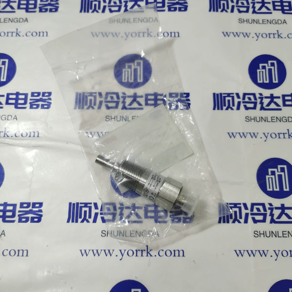 Carrier accessories 30HXC HXY screw machine IFM flow switch 00PPG000030500 sensor SC050R