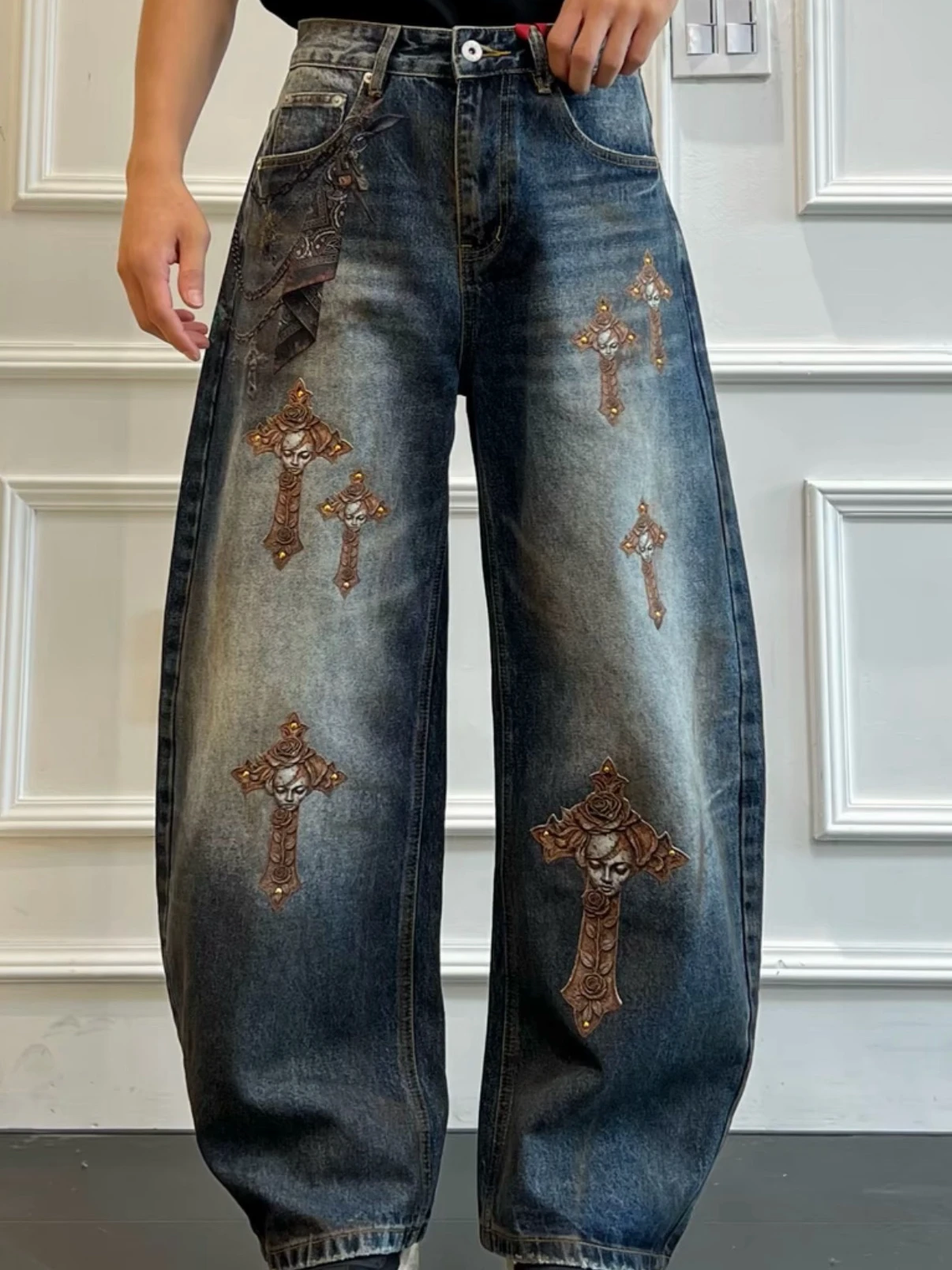 Calça Jeans Retrô Americana com Estampa Cruzada Lavada, Solta, Casual, Estilosa, Unissex, Perna Larga, Cintura Média, com Zíper