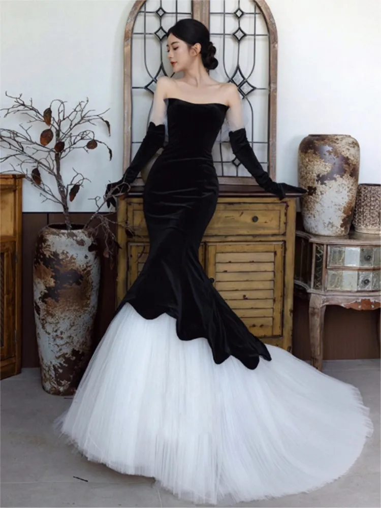 

A new black velvet strapless fishtail elegant light luxury and niche dress