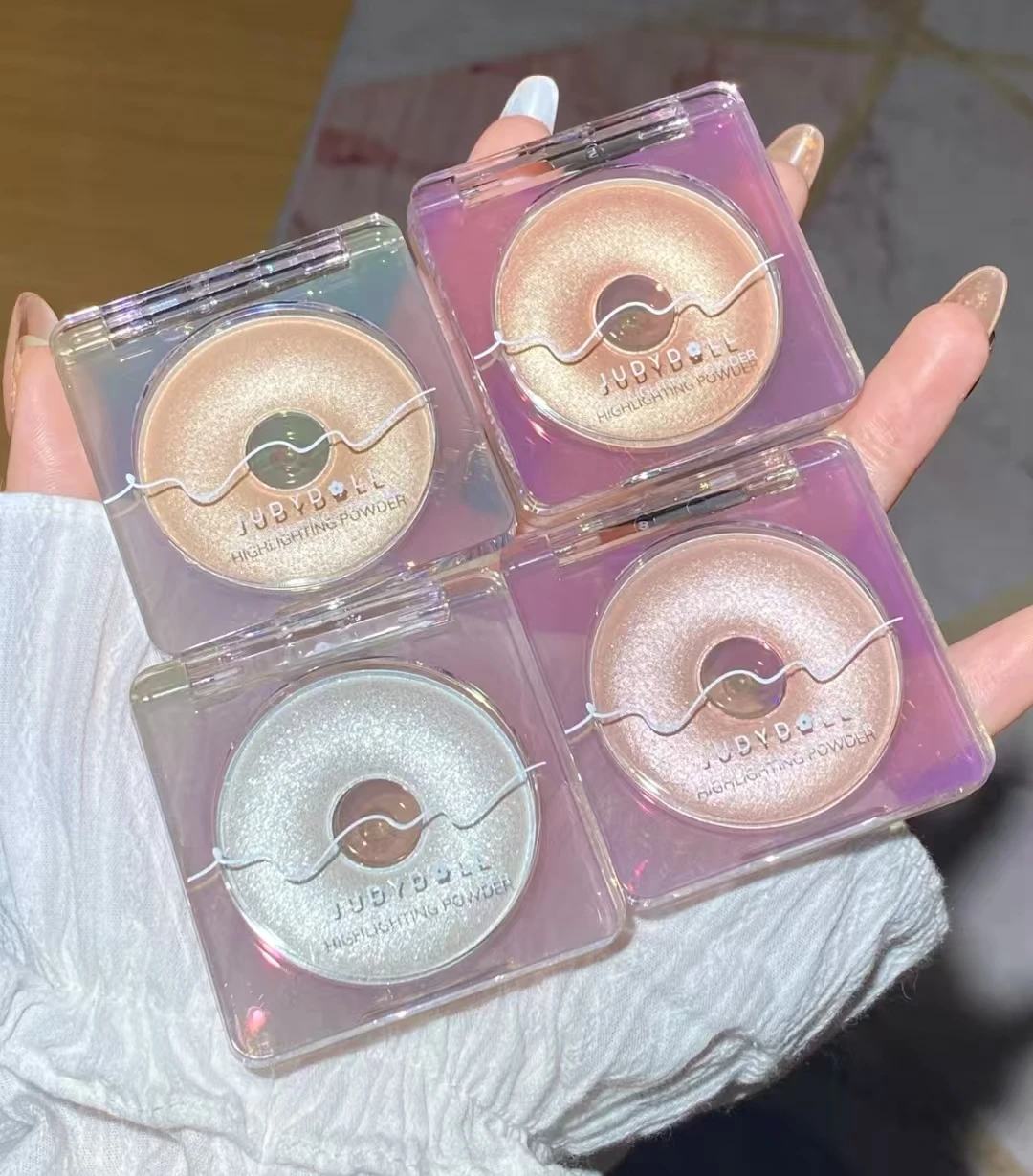 Judydoll 高光沢クリームシマーグリッターファイン真珠光沢のあるフラッシュハイライター長持ちしやすい顔明るくメイクアップ