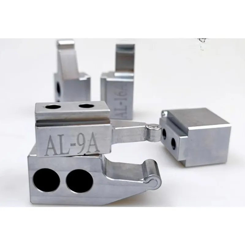 

Bending machine with complete blade size and adaptability equipped with blade clamp and rubber valve