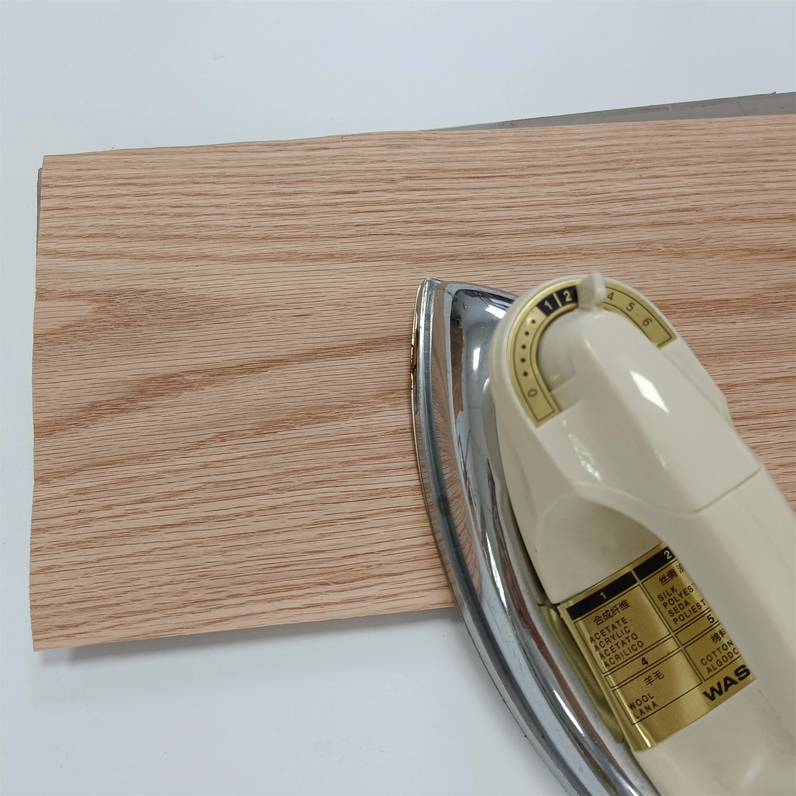 250 سنتيمتر ورقة قشرة خشب البلوط الأحمر لصقها مسبقًا ، حديد لاصق تذوب الساخن على مدعوم لخزانة تجديد الأثاث النجارة المتكلم