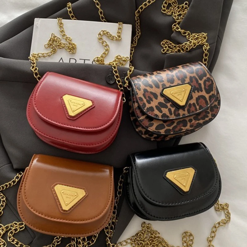 حقيبة كتف للأطفال للجنسين على الطراز الكوري، حقيبة كروس صغيرة عصرية بطبعة الفهد، حقيبة أطفال جديدة بحزام سلسلي.