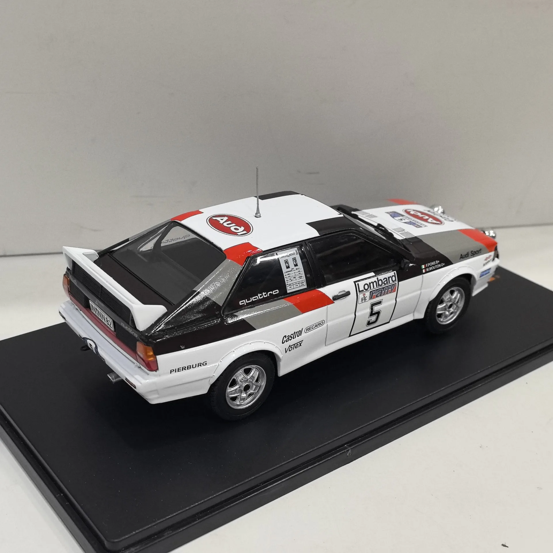 Model AUDI QUATTRO A1 od IXO, skala 1/24, wykonany metodą odlewu ciśnieniowego. # 5 1982 Audi Racing Alloy Car Model Collectible Toy Gift Souvenir Display Ornament - Model kolekcjonerski Audi Racing z 1982 roku, wykonany ze stopu, zabawka, prezent, pamiątka, ozdoba do ekspozycji