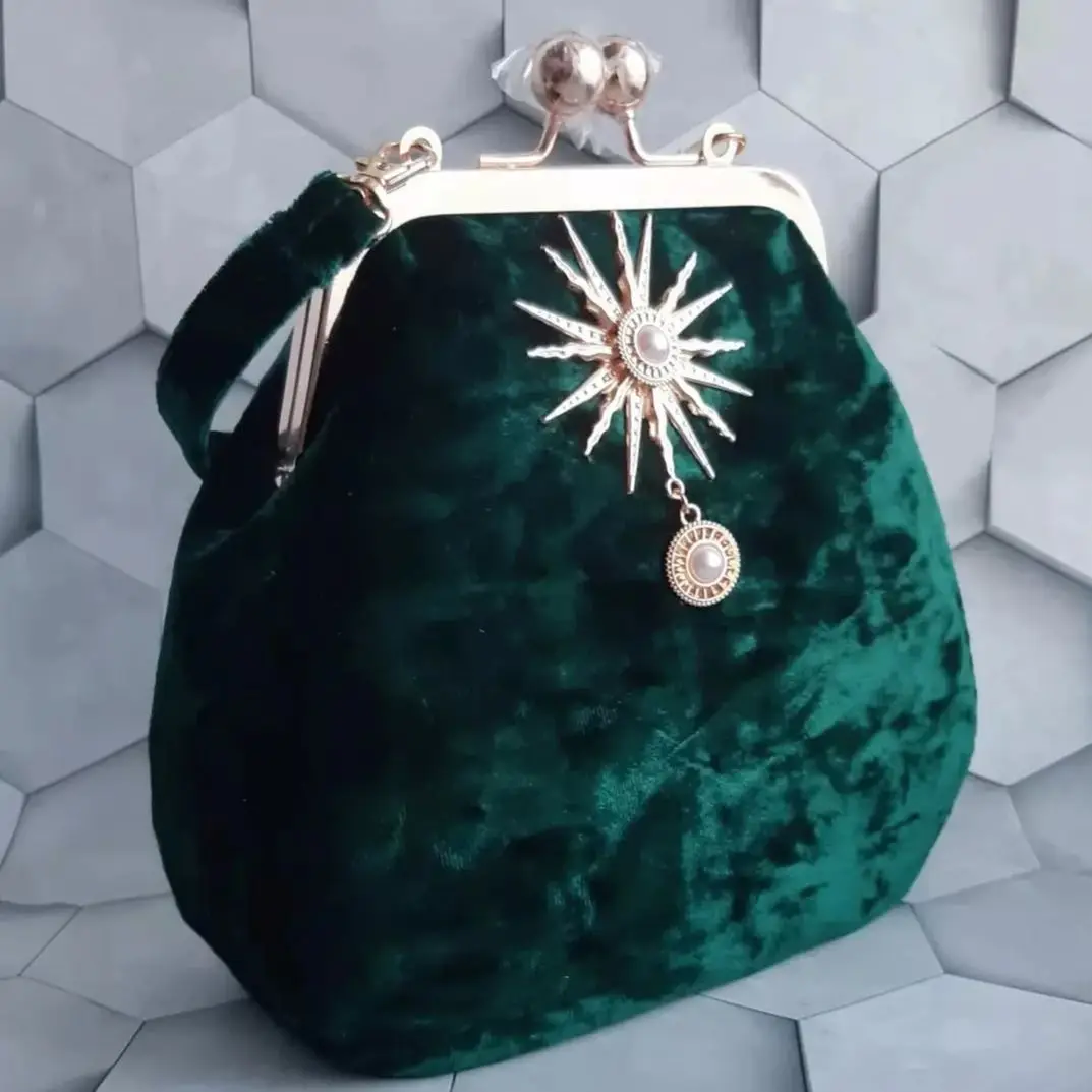 

Lost In Vintage Velvet Soild Bag Kiss Lock Металлический каркас с серебряной подвеской Брошь с ремешком на ремешке Большой кошелек 19x18x7 см