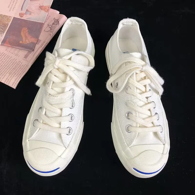 Fashionable Low-Top Canvas Slip-On Shoes Classic White Casual Sneakers Street Style Versatile Flat Footwear for Women
