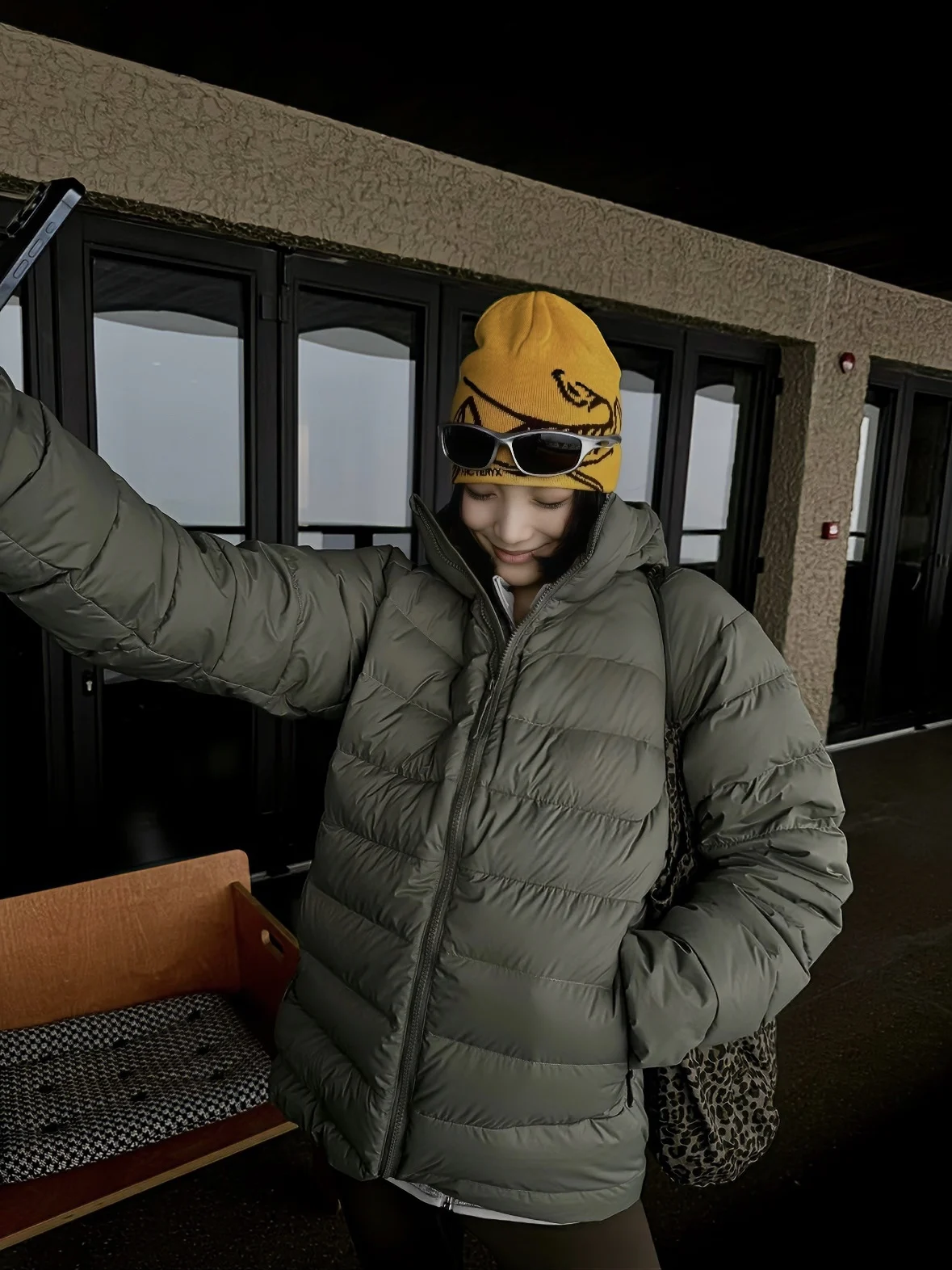 

Зимняя утепленная пуховая куртка с капюшоном, повседневная, с длинными рукавами, мужская одежда, высокая плотность наполнителя, дизайн с крупными ребристыми элементами, водонепроницаемая