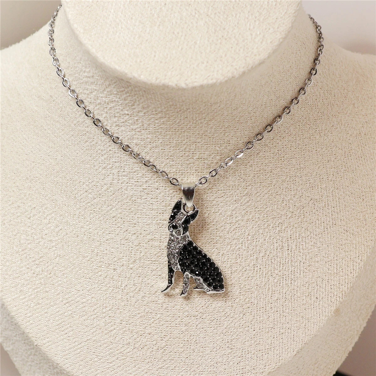 Creative Handsome Boston Terrier Pendant Necklace for Women Exquisite Pet Puppy Jewelry Accessories Holiday Gifts for Dog Lovers