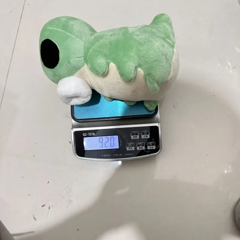 Hollow Knight Kawaii Green Caterpillar Peluche Bambola Giocattolo Decorazione della stanza Regalo di compleanno per bambini