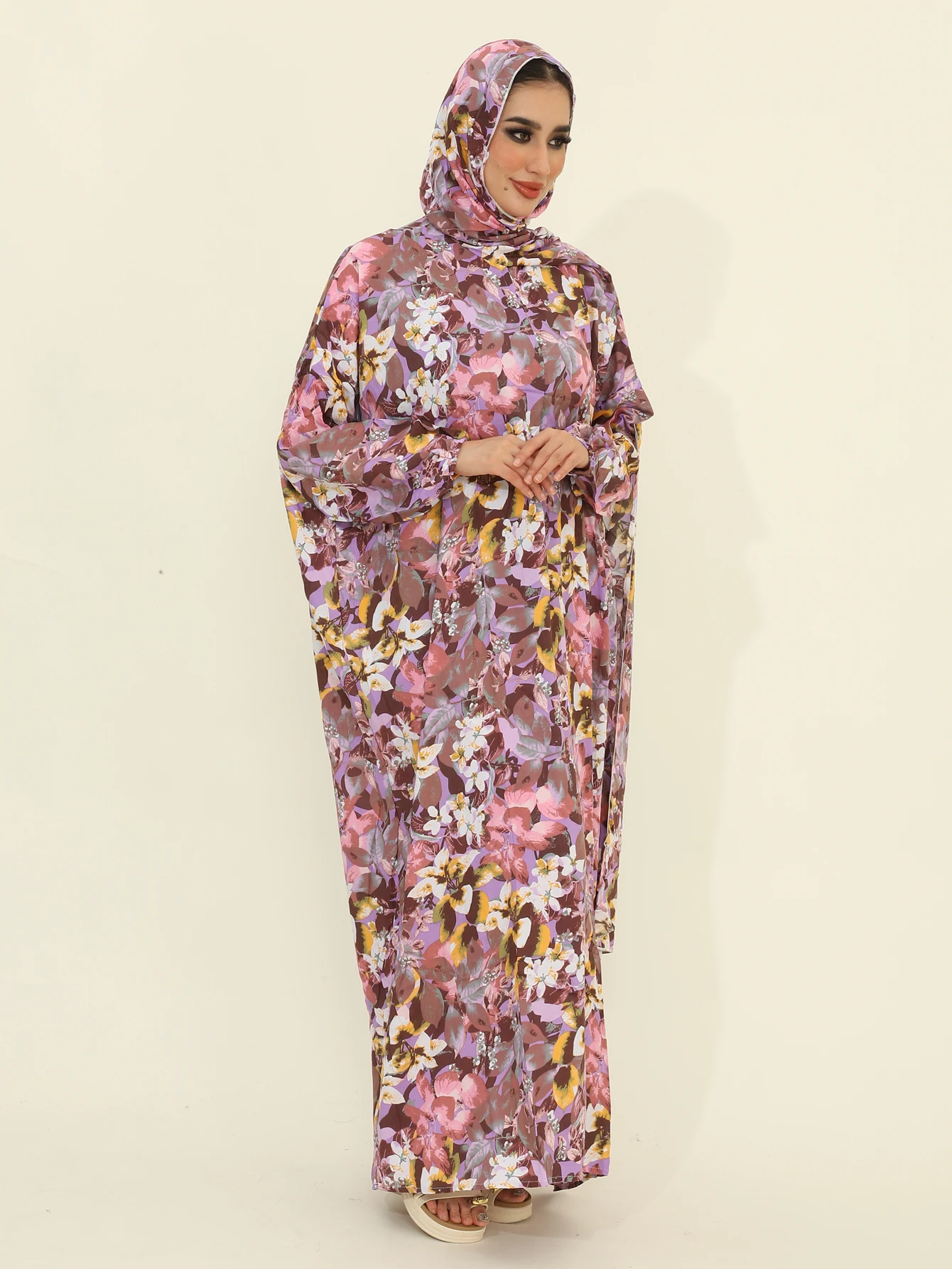 

Новинка 2025 года, женская шляпа Рамадана, две шляпы из искусственного шелка, Абая с капюшоном и цветочным принтом, повседневная Абая с длинным рукавом, мусульманский кафтан в Саудовской Аравии, молитвенный кафтан, восточный халат