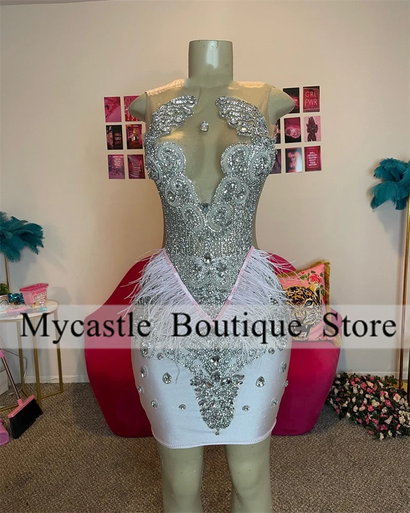 

Silver Customized Birthday Party Gowns With Pink Feathers Bead Short Prom Dress 2025 For Black Girls Rhinestones Cocktail Dress