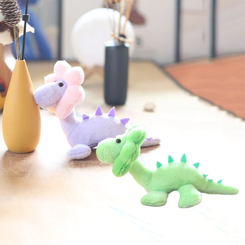 Porte-clés en peluche de petit dinosaure de dessin animé, jouet de beurre, pendentif doux, animaux en peluche, ornement de dinosaure, cadeau d'anniversaire