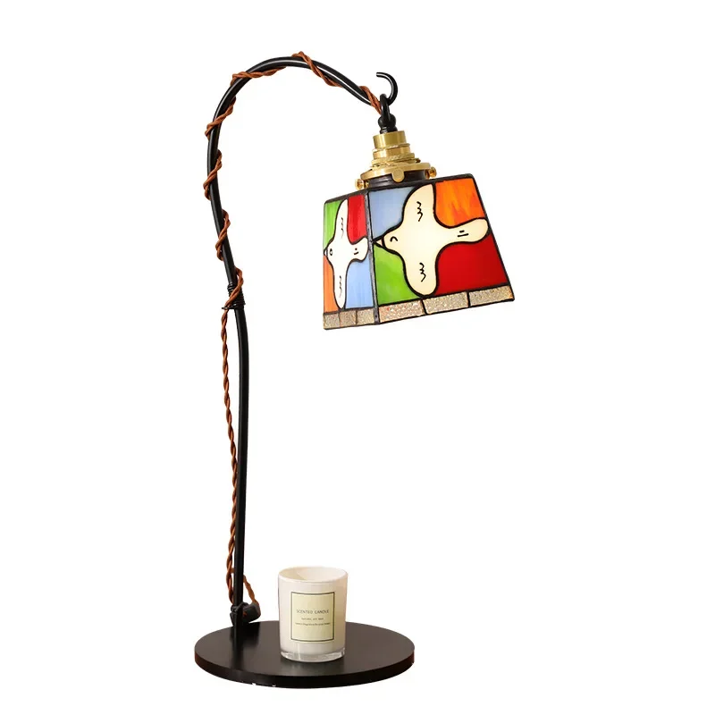 Japanische Farb-Retro-Nachttischlampe mit Friedenstaube, kreative Ästhetik, luxuriöse High-End-Lampe im französischen Stil