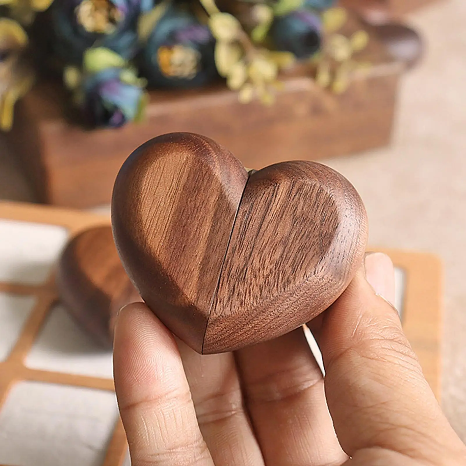 Wooden Ring Box Magnetic Heart-Shaped Jewelry Case Keepsake Ring Holder For Proposal Home Wedding Travel Party Gathering