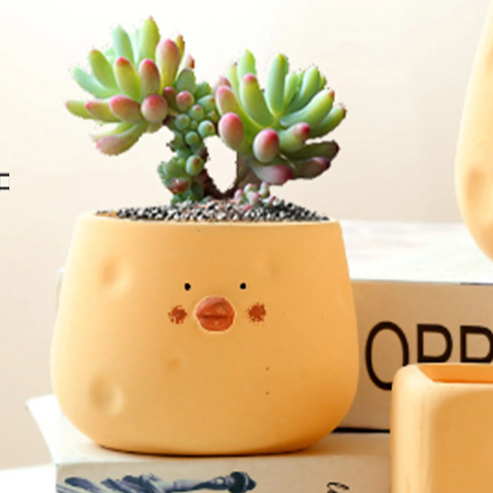 Cute  Yellow Egg Shape Flower Pot Ceramic Cartoon Chick Planter Succulent Pot For Indoor Outdoor Home Garden Decoration