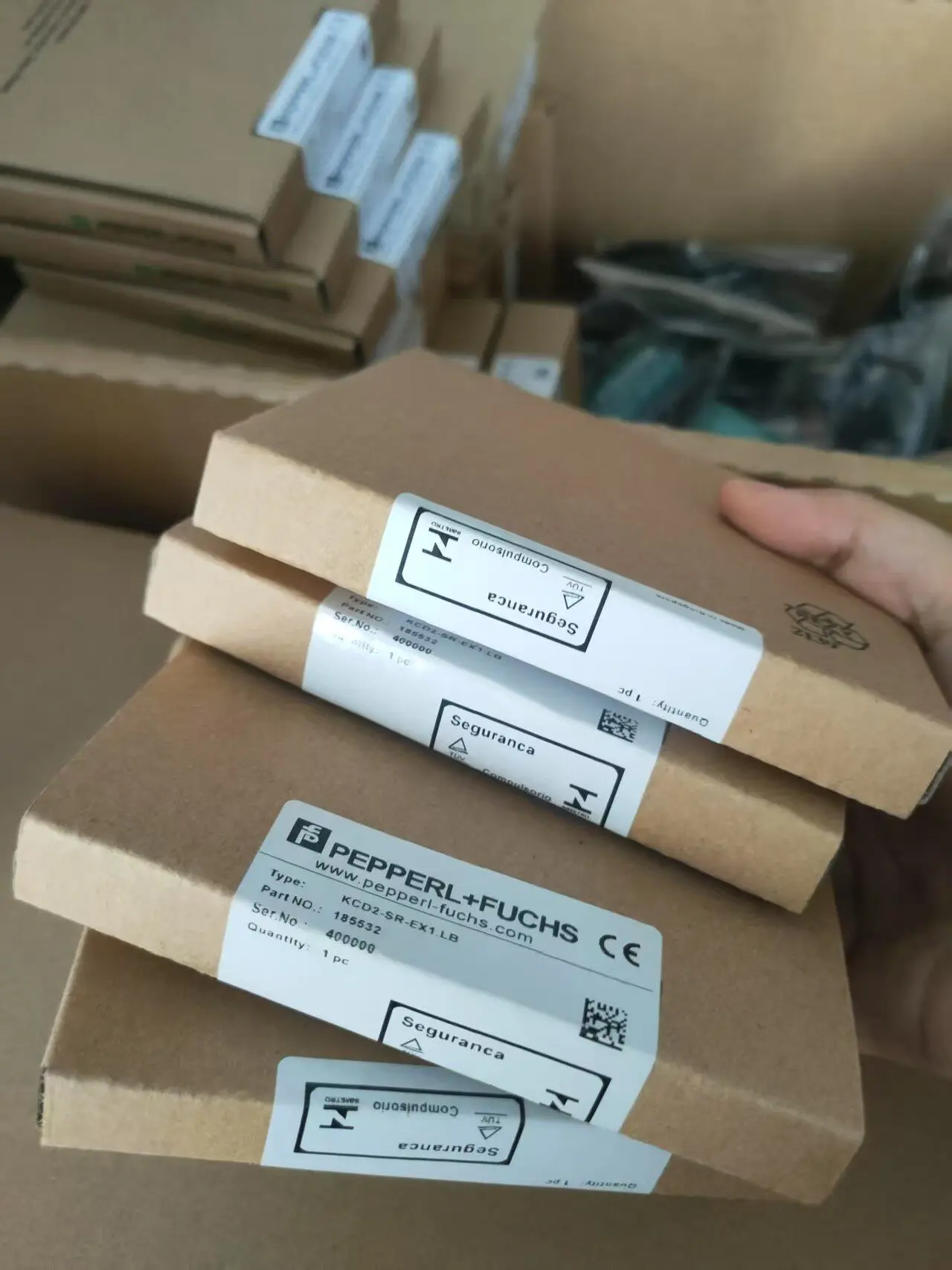 

Pepperl + Fuchs, Universal Temperature Converter KFD2-UT2-2 KFD2-WAC2-1.D KFD2-GS-1.2W