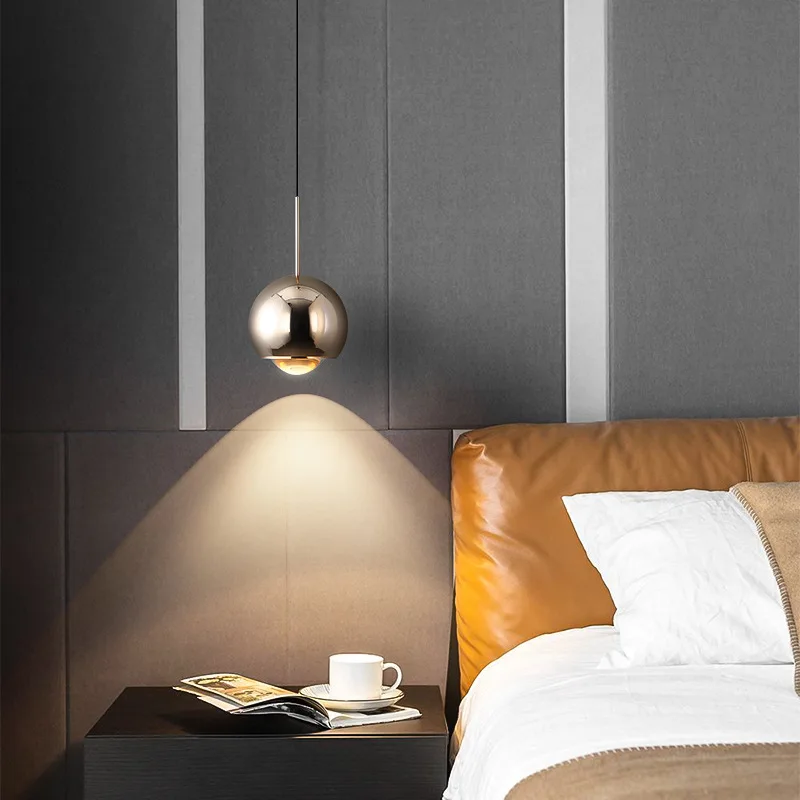 رفع وقابل للسحب، وبساطة حديثة وإحساس راقي، وجانب سرير غرفة النوم الراقية، وثريا صغيرة بسلك معلق