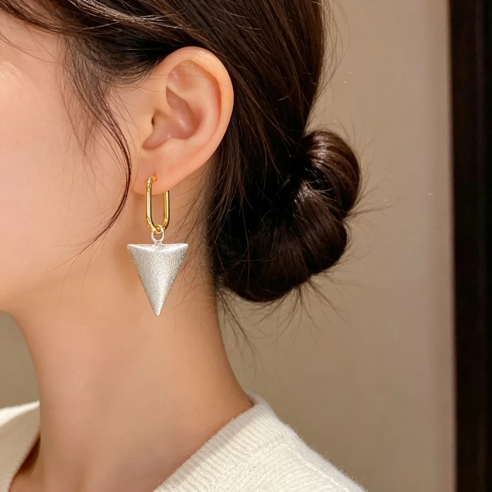 Personalized gold and silver contrasting matte three-dimensional triangular ear buckle fashionable retro unique earrings
