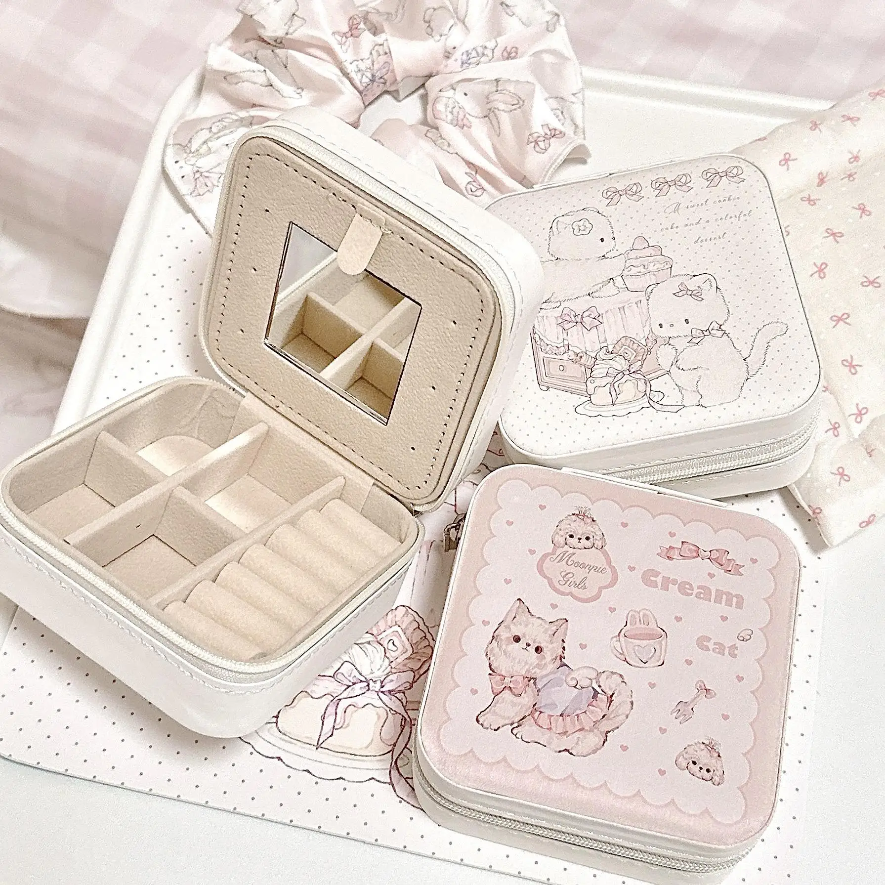 

Cute Puppy Jewelry Organizer Box Girls Portable PU Leather Case with Sponge Compartments for Necklaces, Rings, Earrings Holder