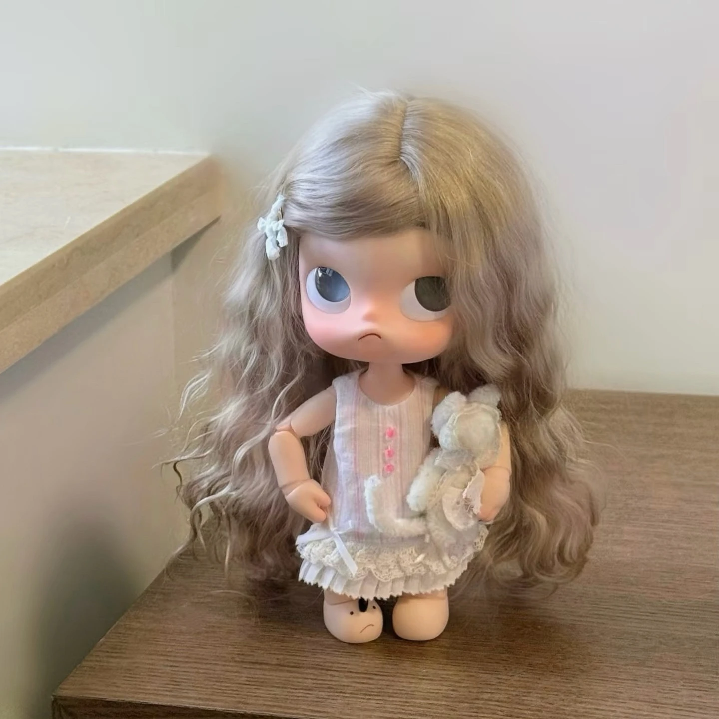 

Handmade Curly Wavy Doll Wig with Bangs 26cm Head Circumference Stylable Replacement Wig for Zsiga Doll Accessories