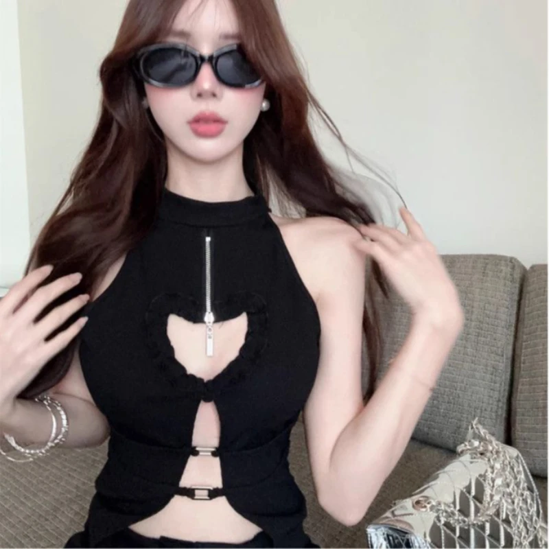 Women's Halter Neck Heart Cutout Top - Zipper & Metal Buckle Detail Slim Fit Cropped Sleeveless Vest, Y2K Hot Girl Spring Summer