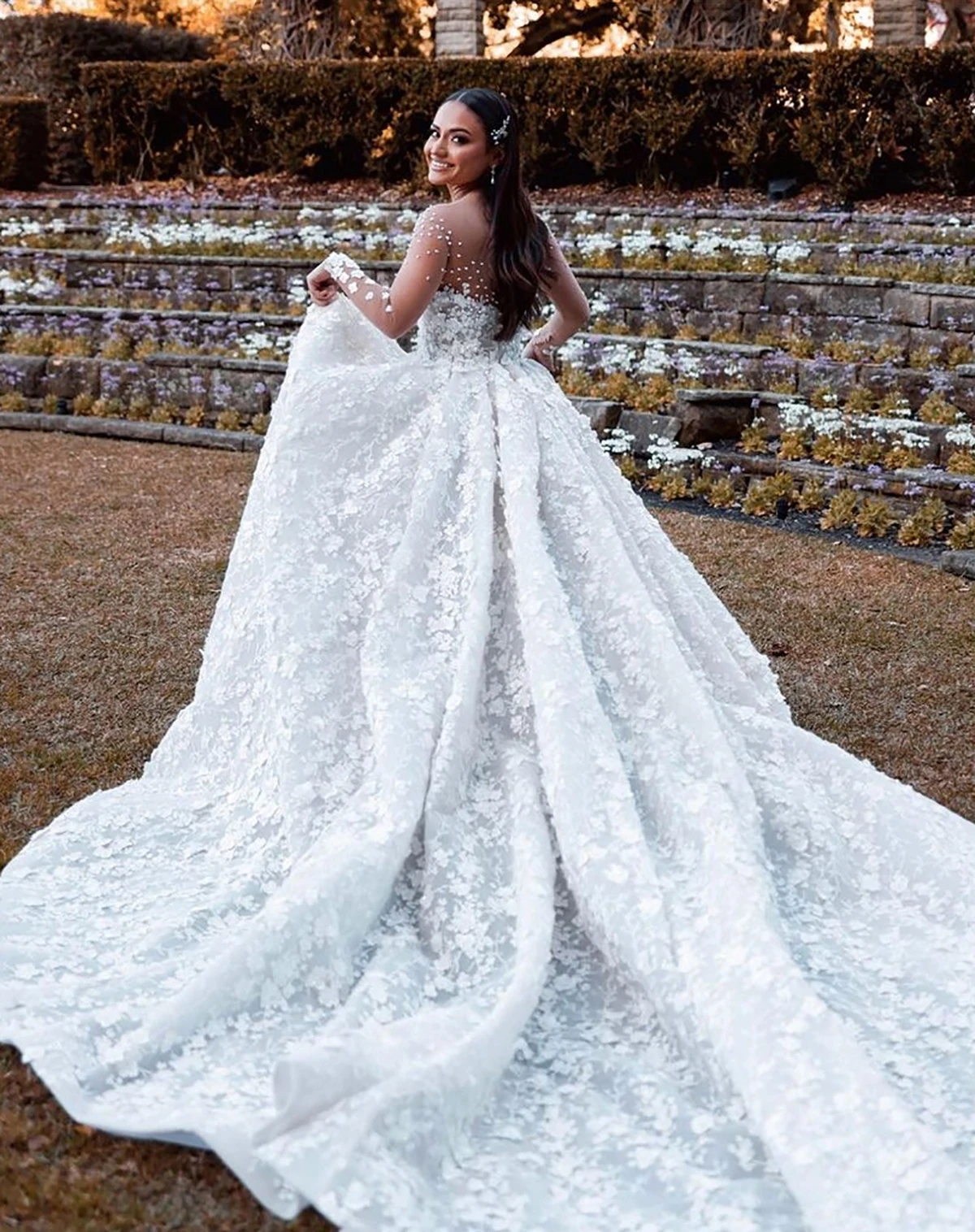 Robe De mariée trapèze personnalisée en dentelle 3D brillante, col transparent, perles appliquées, manches longues, Illusion au dos